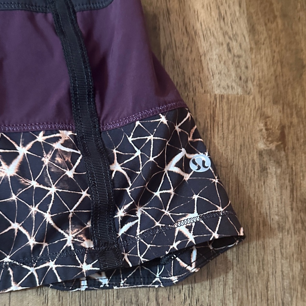 lululemon athletica Black and Plum Circle Running Skort. Size 8 - Picture 2 of 8